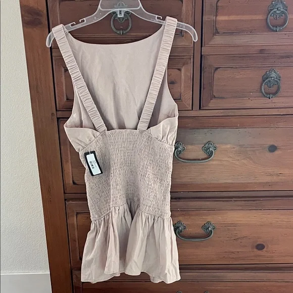 Smoke WOMEN’s Beige Sleeveless Smocked Tunic Top Size Medium NWT - Picture 4 of 9